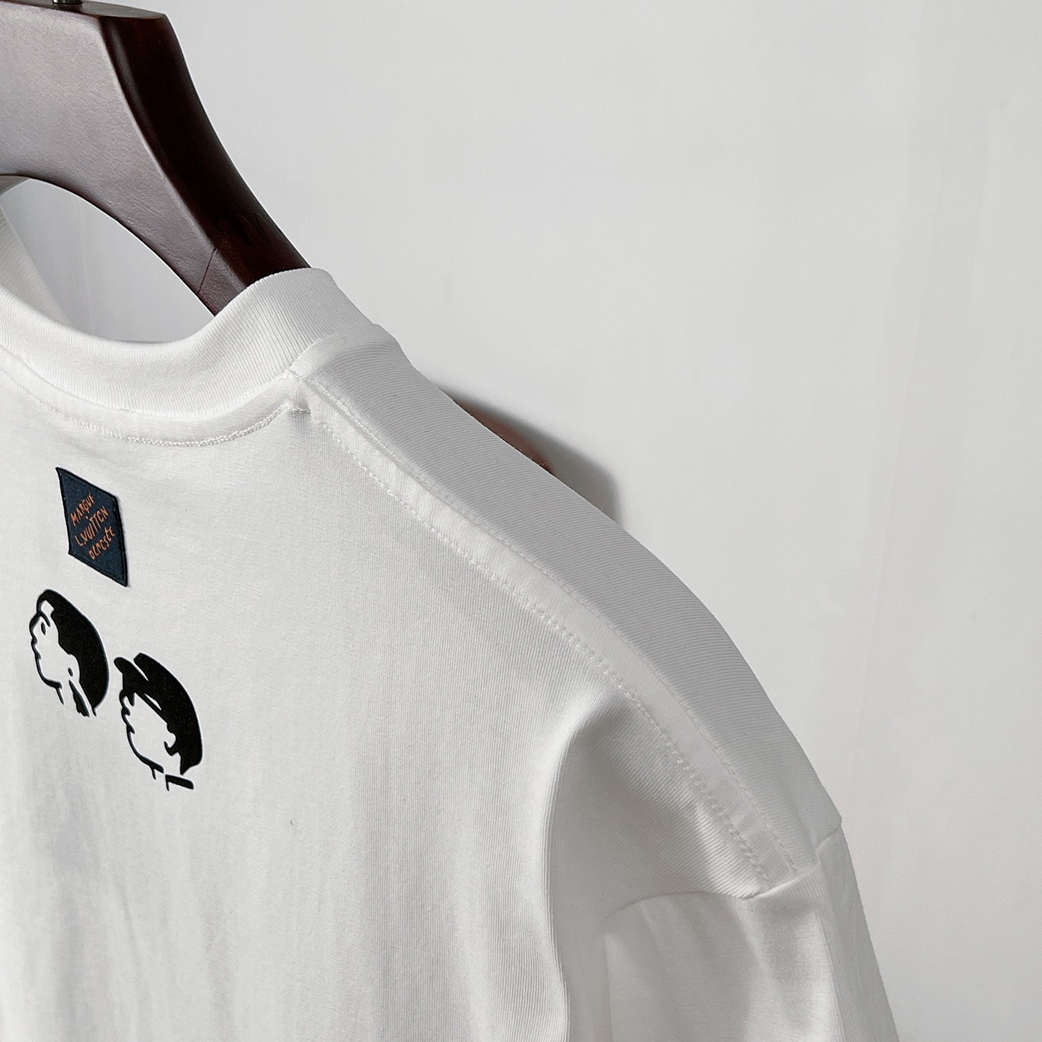 LV clothing-159