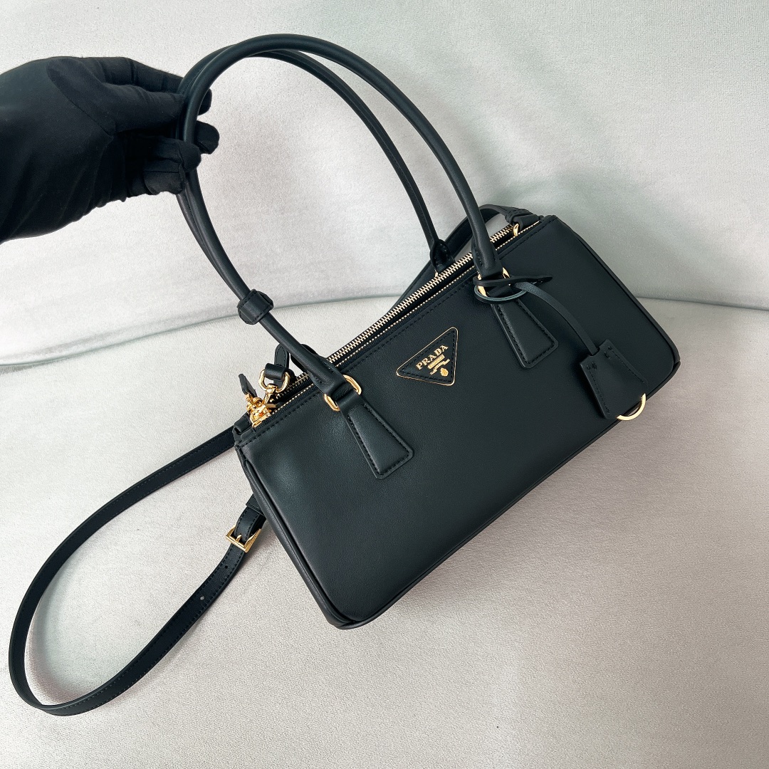 Prada bag-5