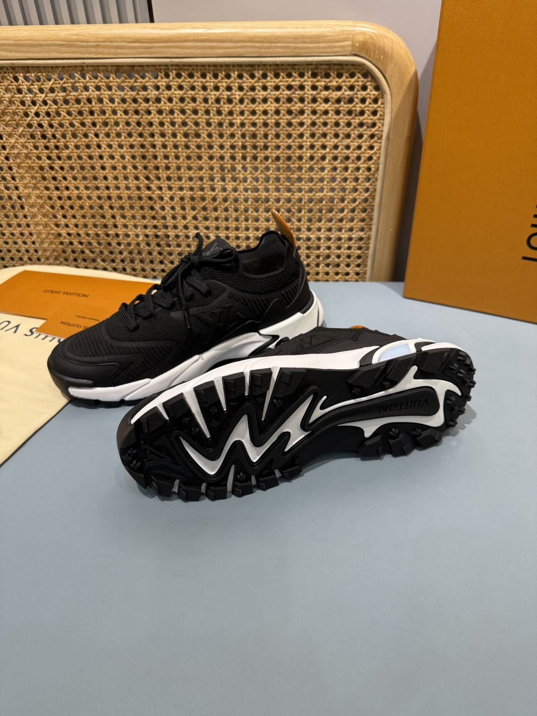 Lv Sneakers-175