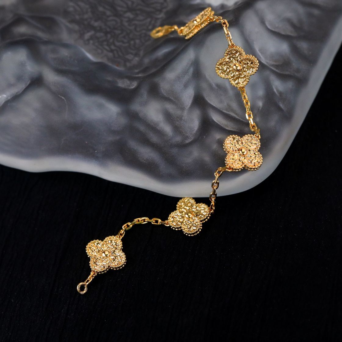 Van Cleef & Arpels Bracelet-80