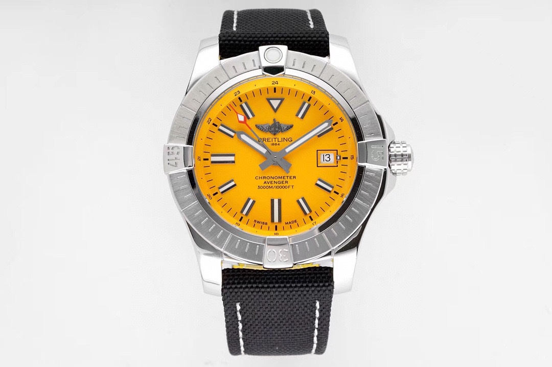 Breitling Avenger A173283A1I1X1