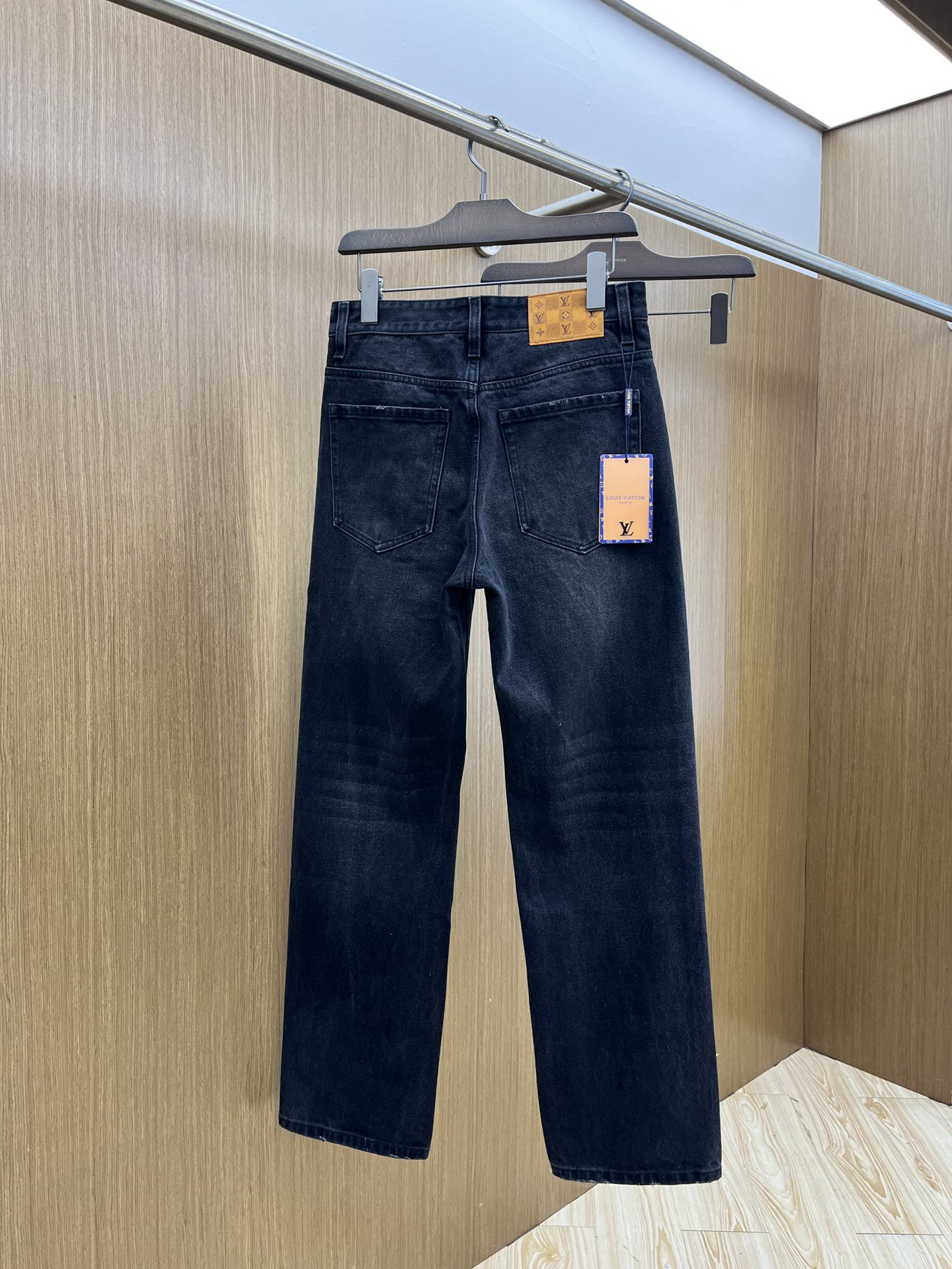 LV clothing-22