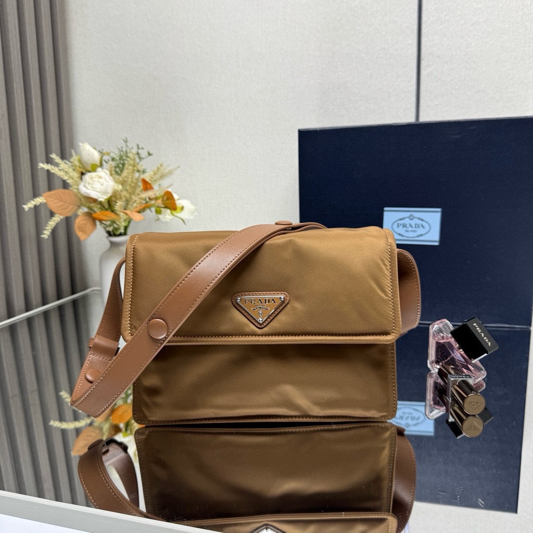 Prada bag-100