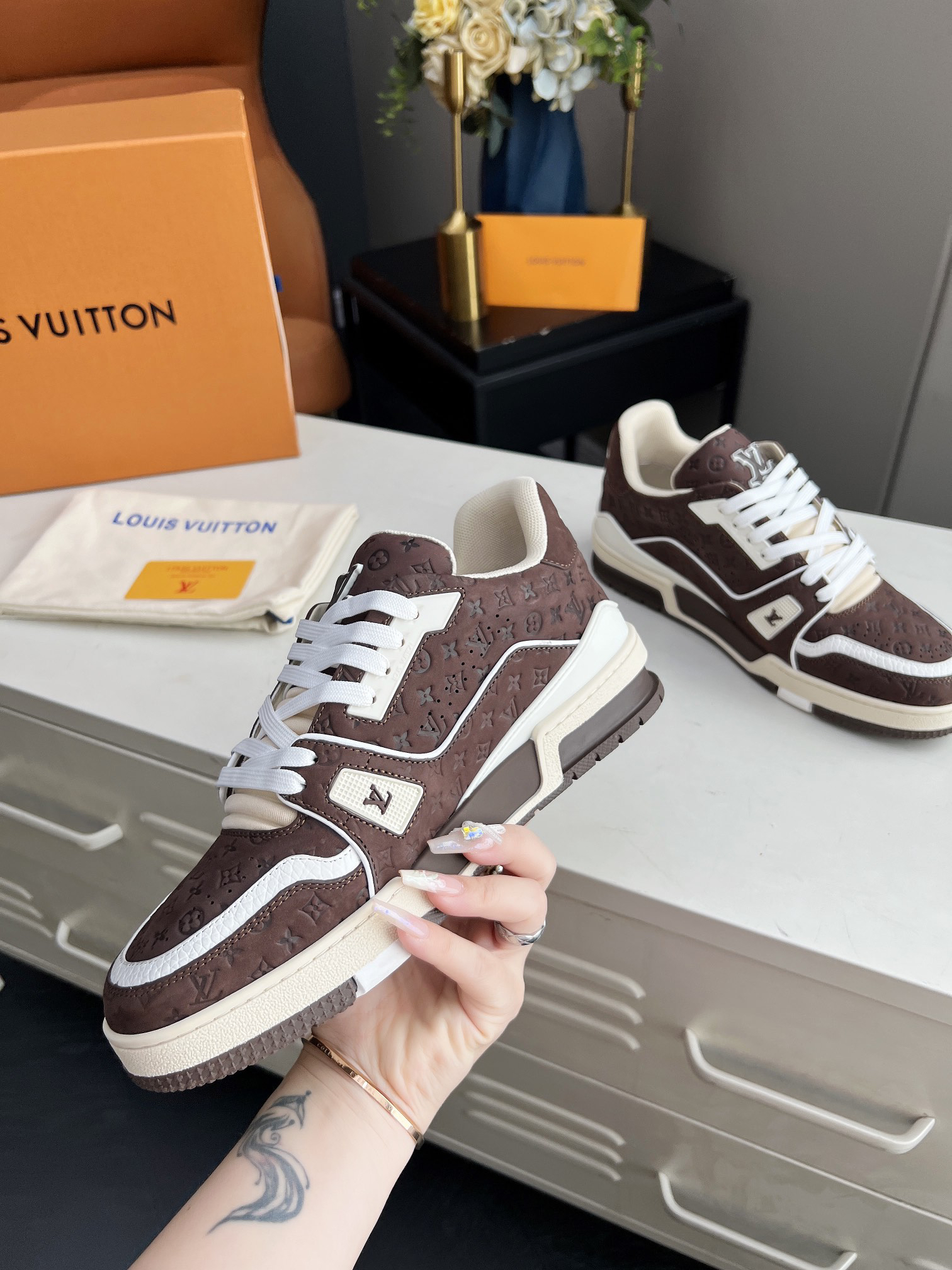 Lv Sneakers-57