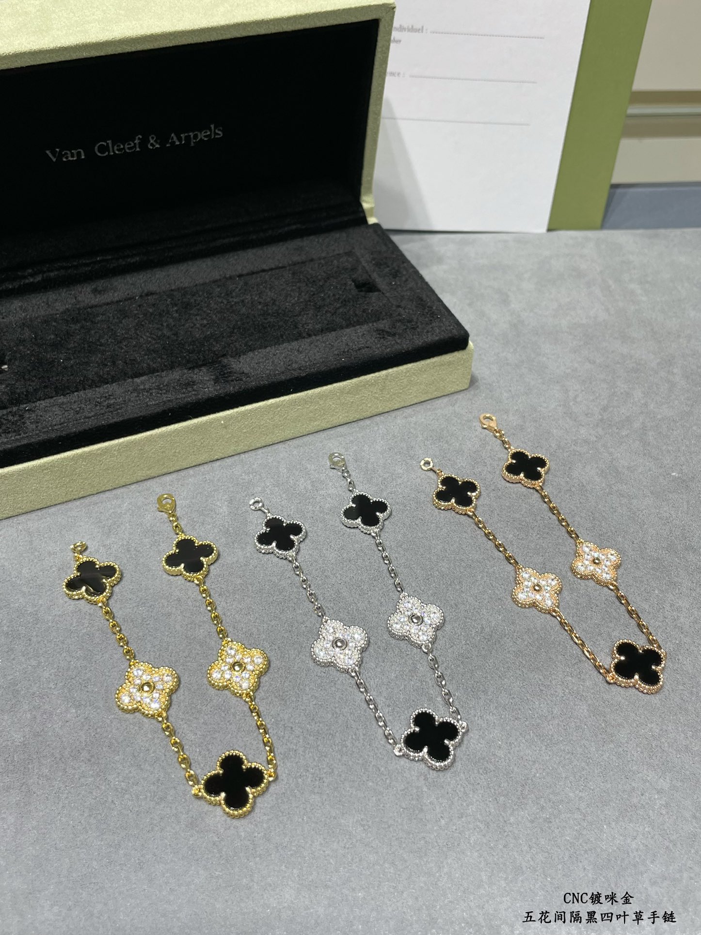 Van Cleef & Arpels Bracelet-104