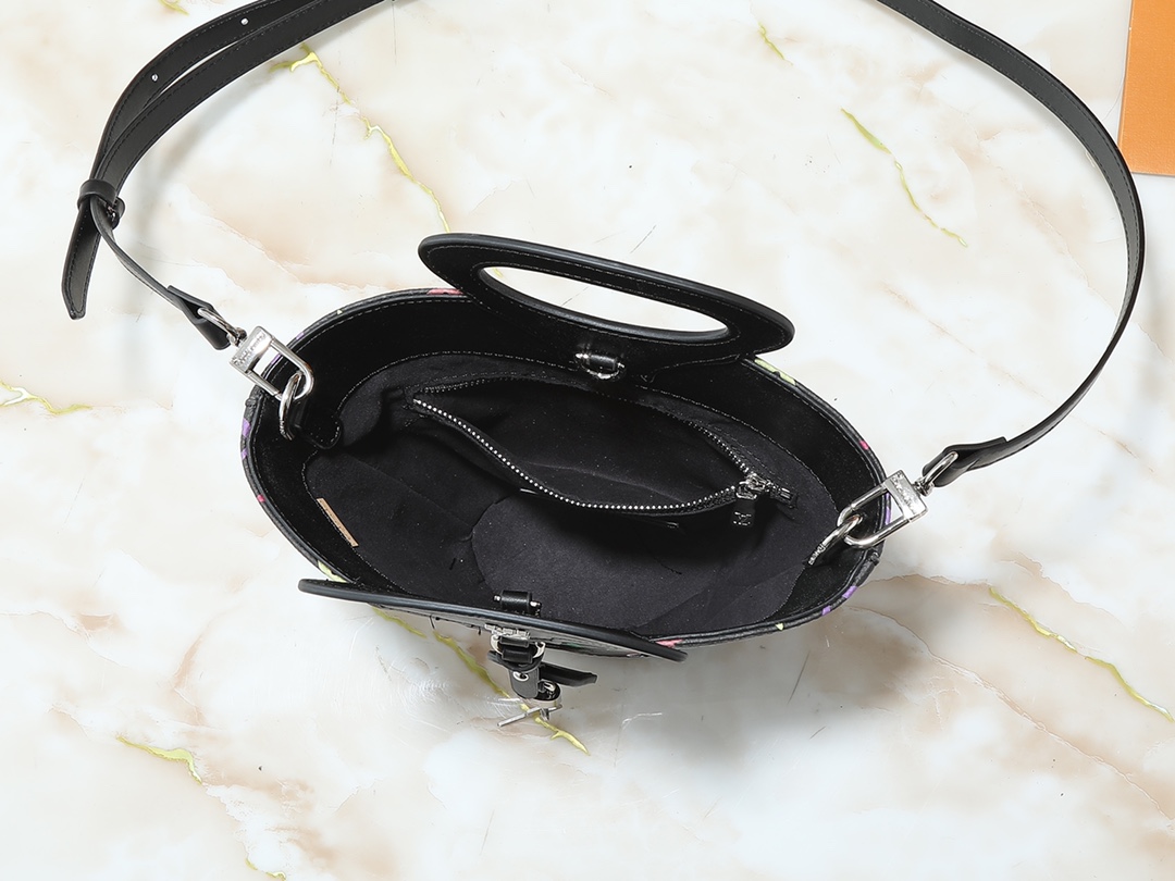 Louis Vuitton bag-204