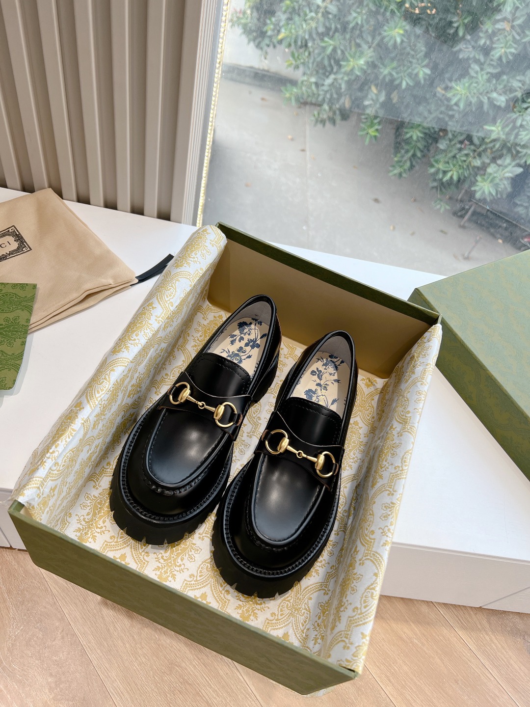 Gucci women's leather shoes-4
