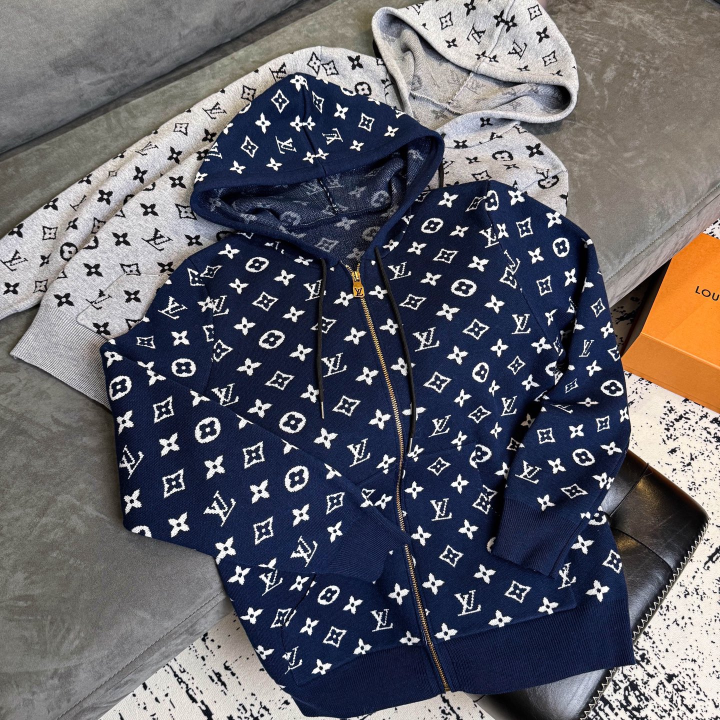 LV Clothing-333