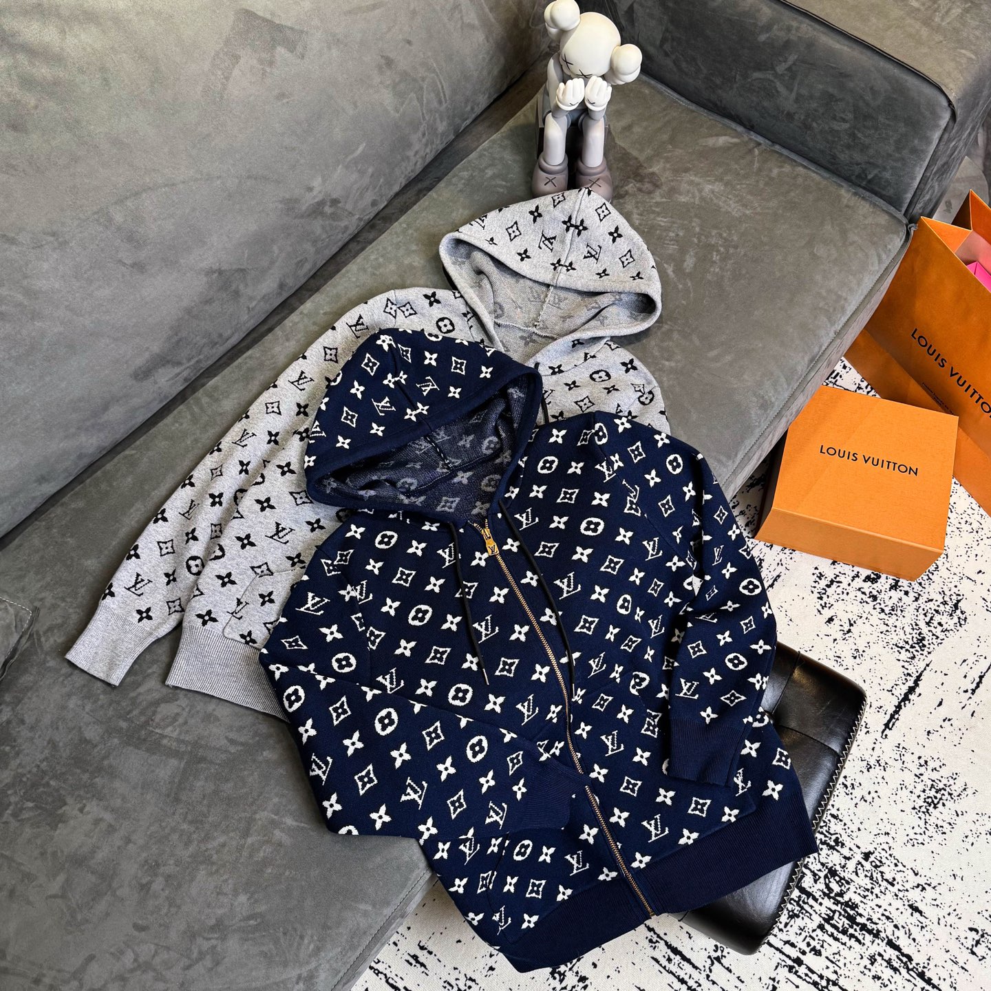 LV Clothing-333