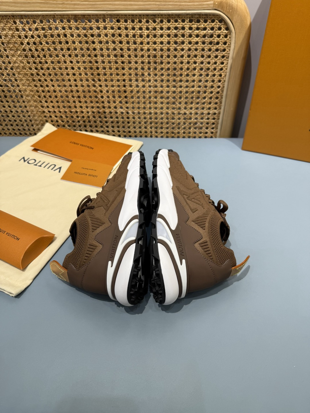 Lv Sneakers-172