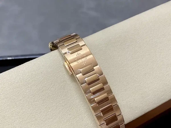 Nautilus 7118/1R-001 Ladies Automatic 35.2 mm,Rose gold