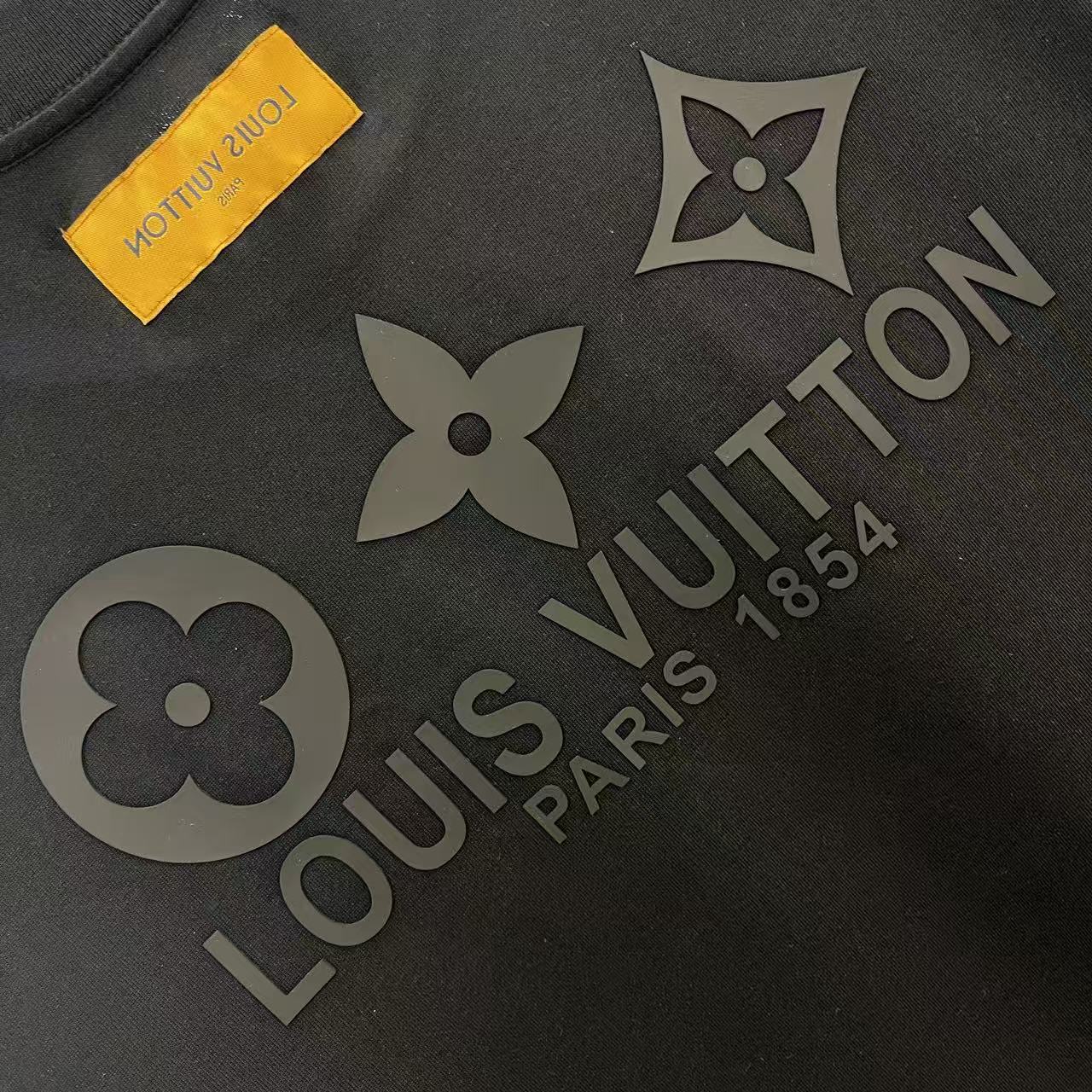 LV clothing-168
