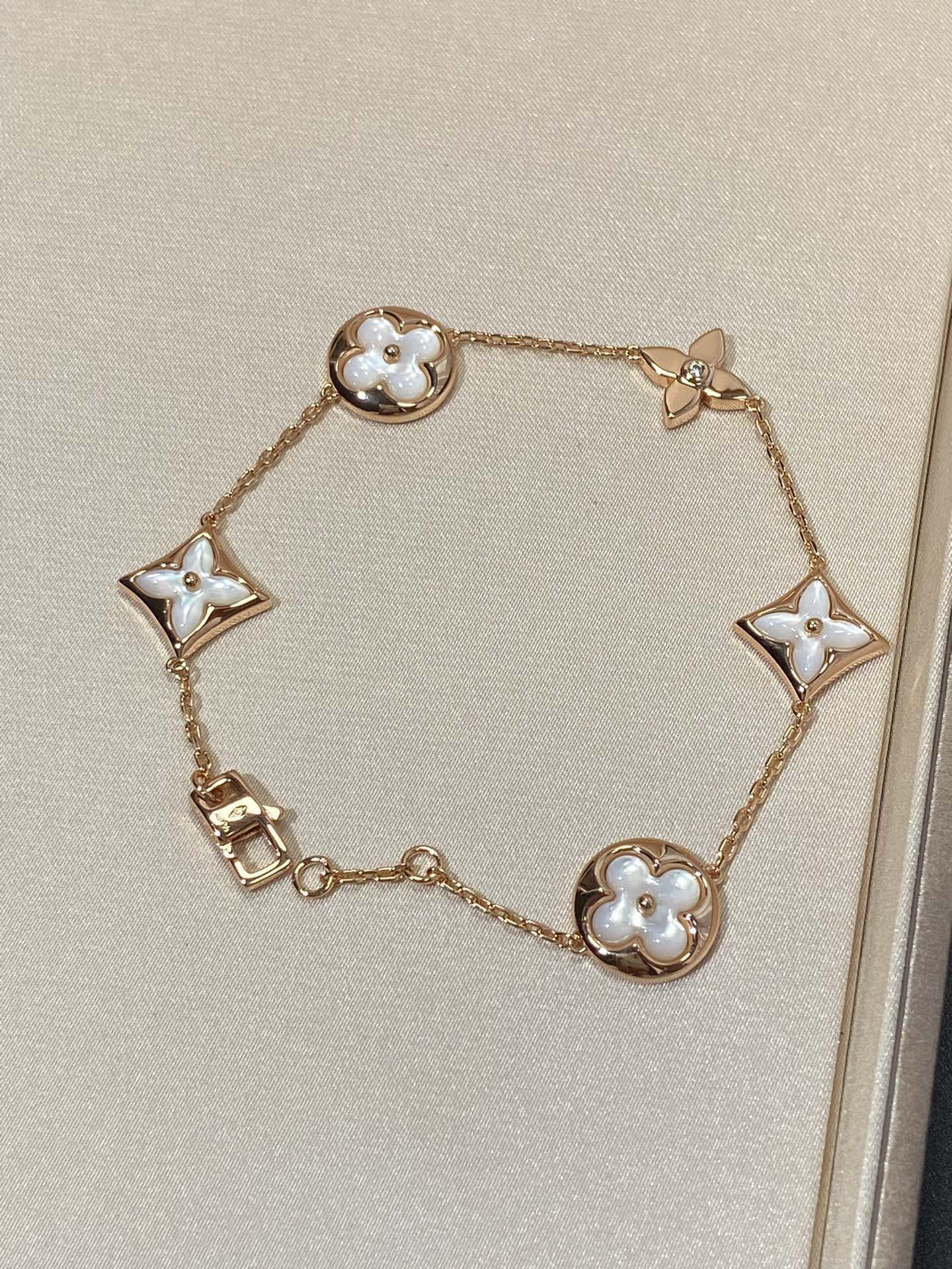 LV Bracelet-52