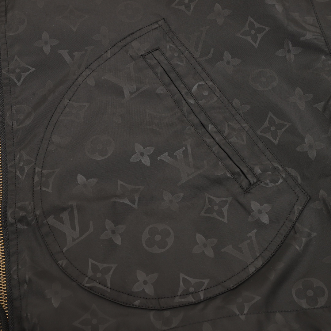 LV Clothing-339