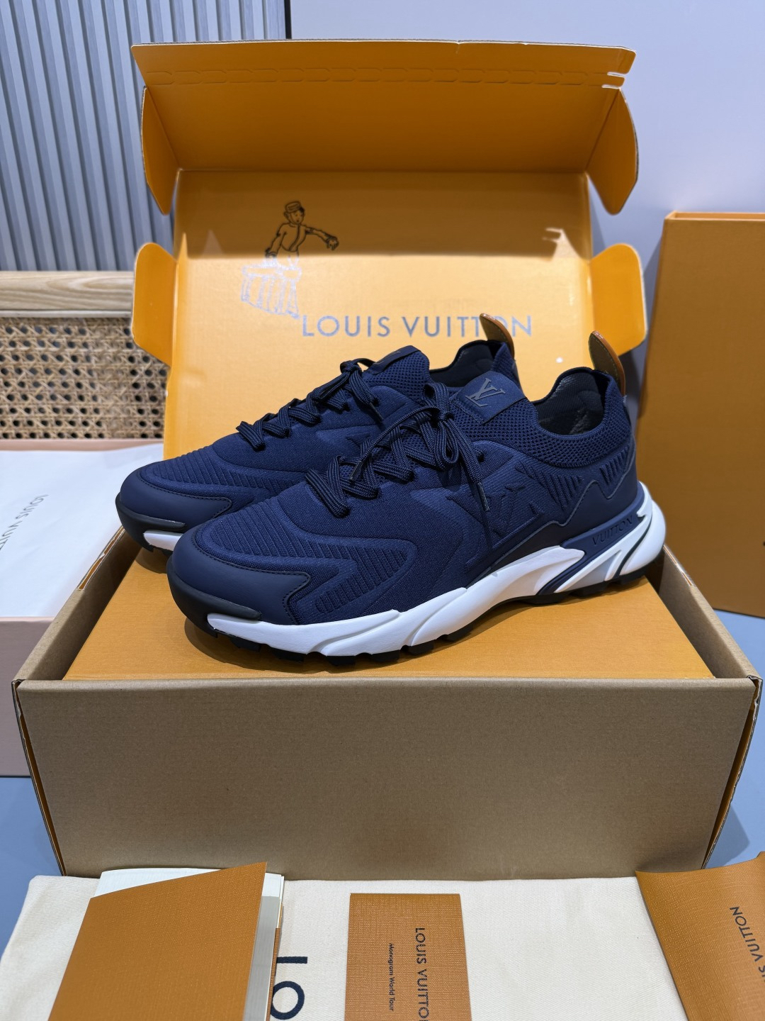 Lv Sneakers-174