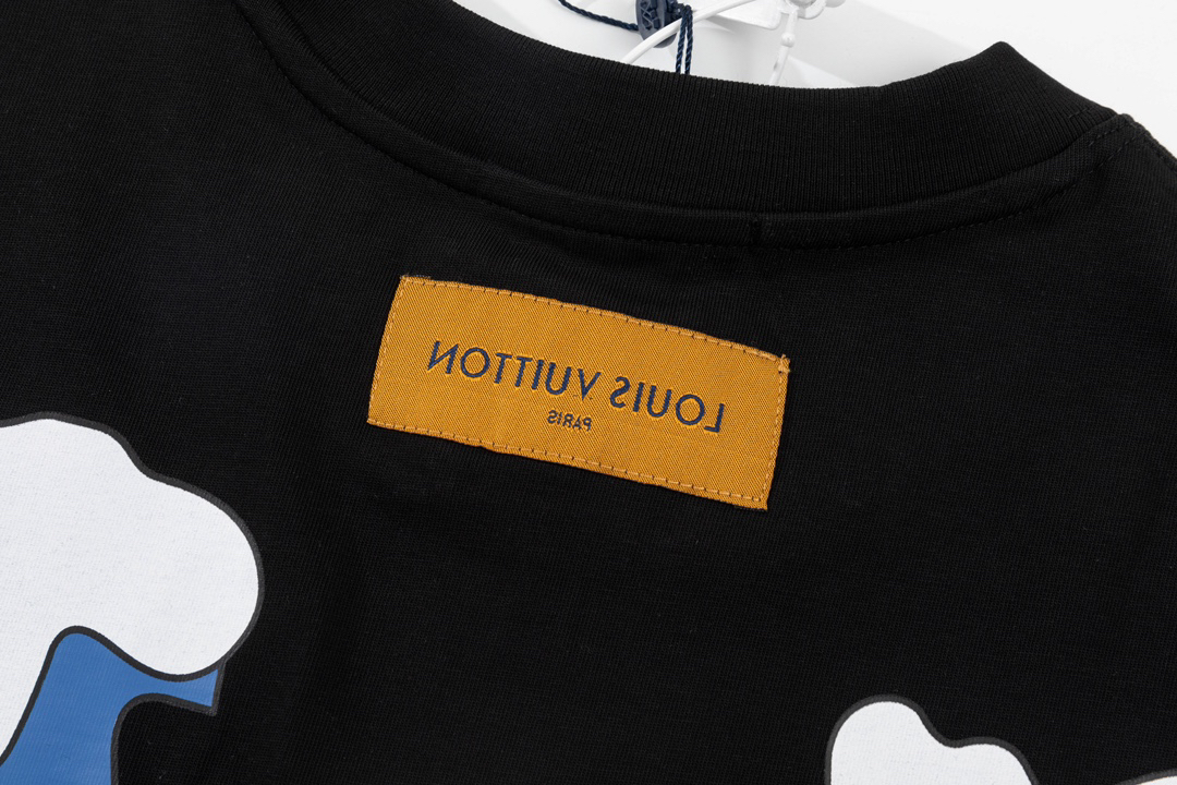 LV clothing-174