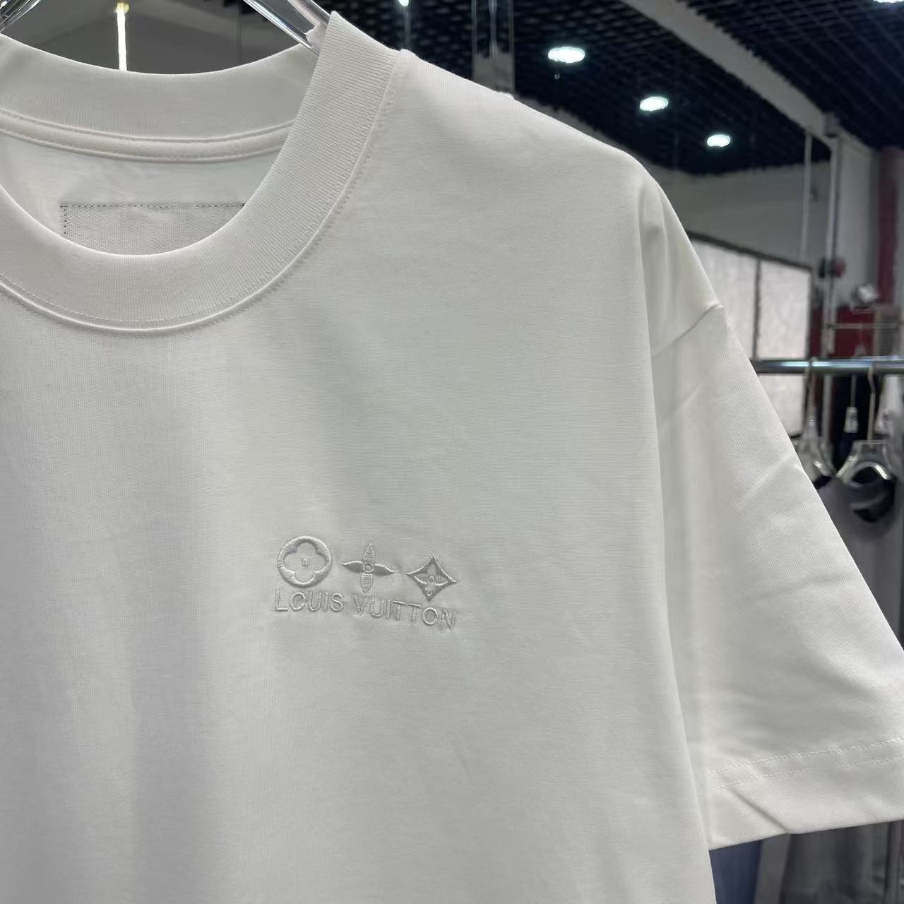 LV clothing-169