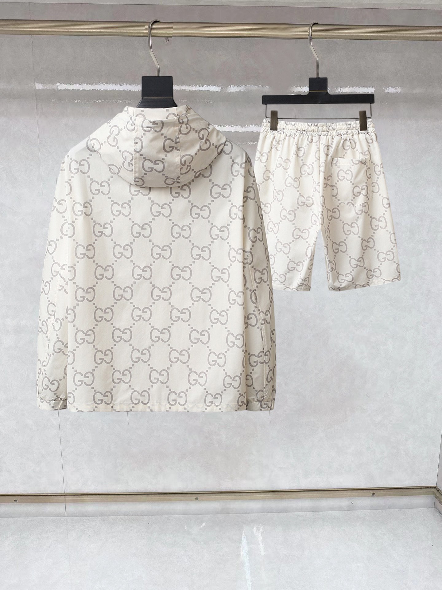 Gucci Clothing-324