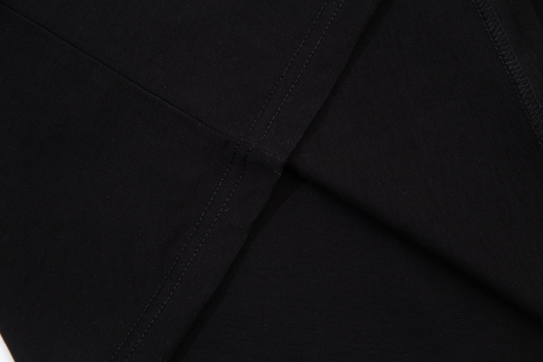 LV clothing-68
