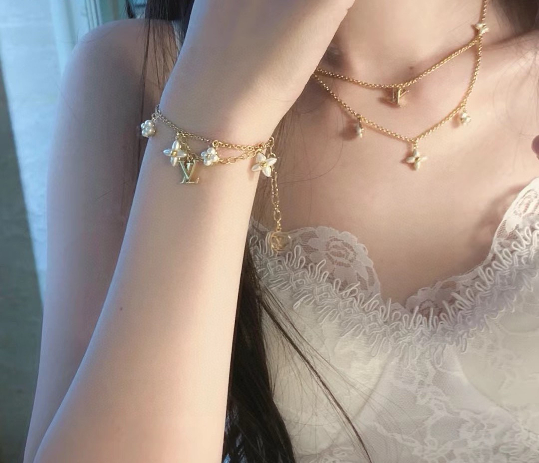LV necklace-77