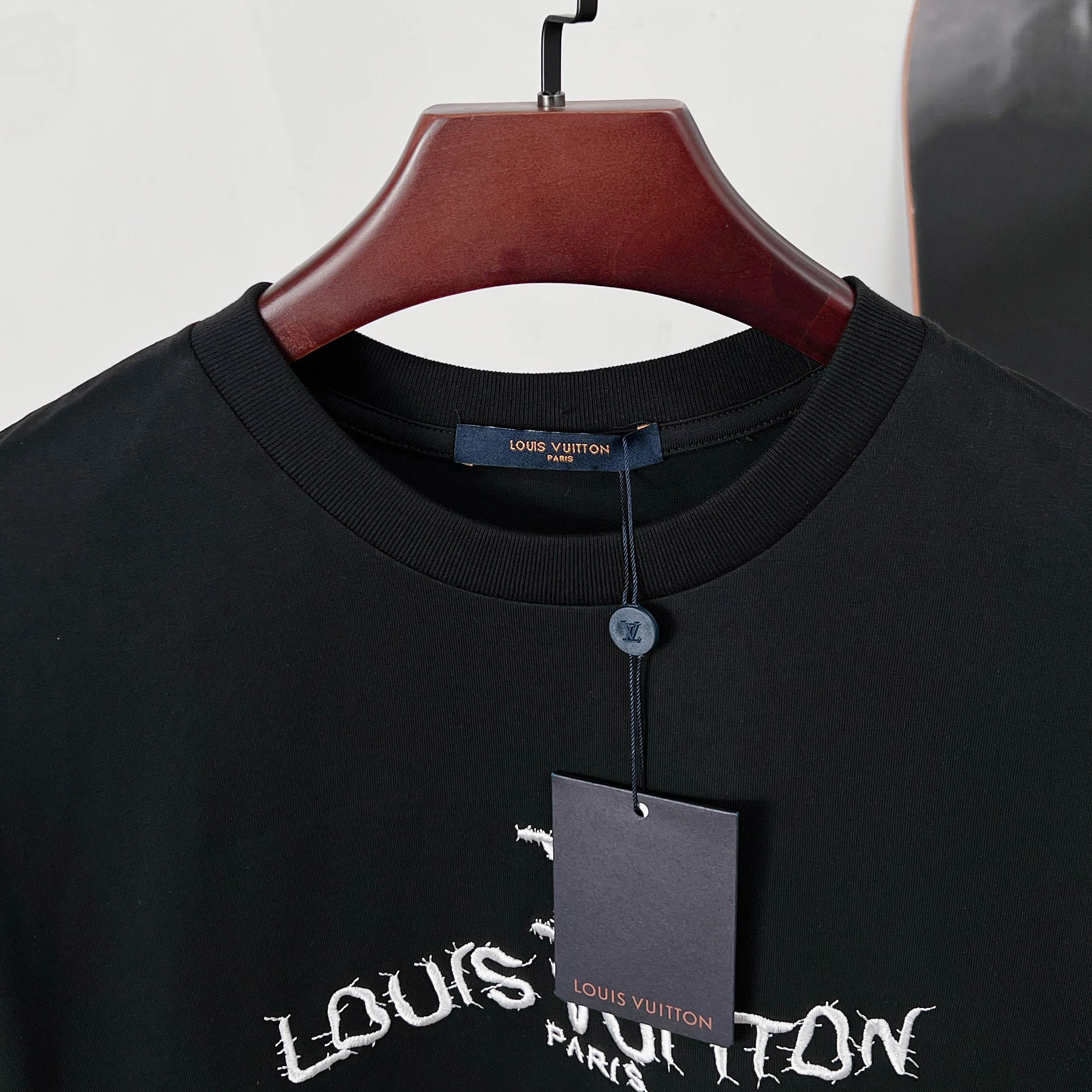 LV clothing-160