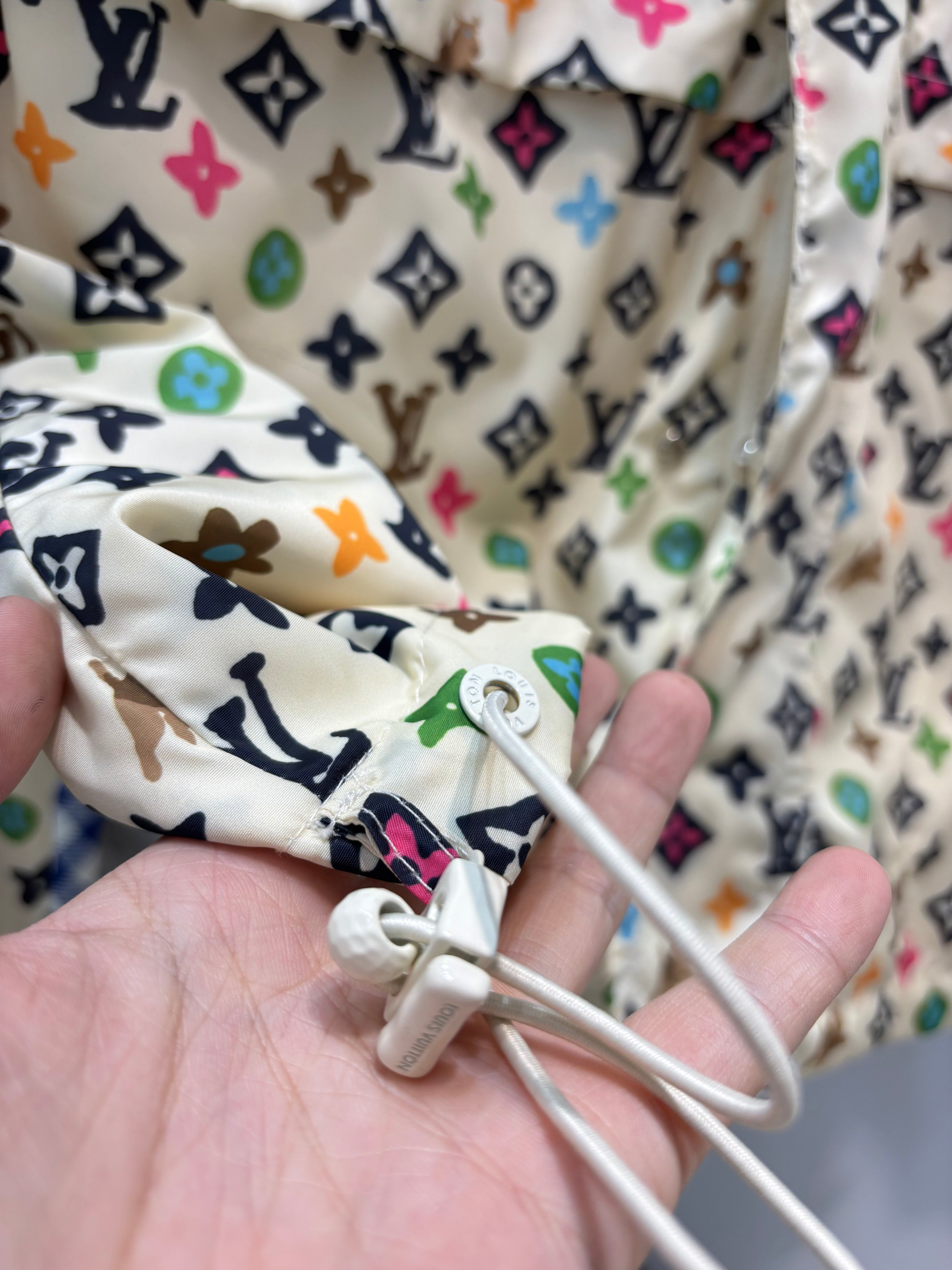 LV Clothing-330