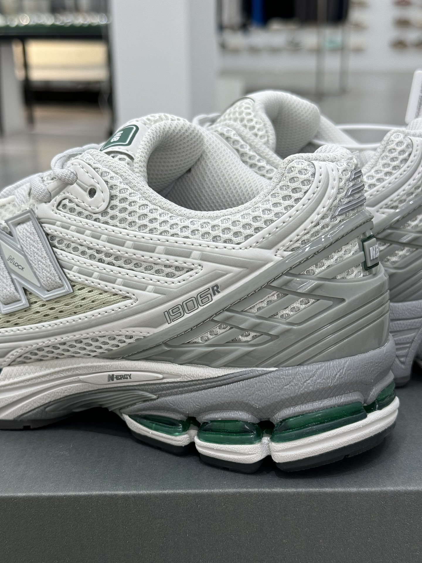 New Balance Sneakers-220