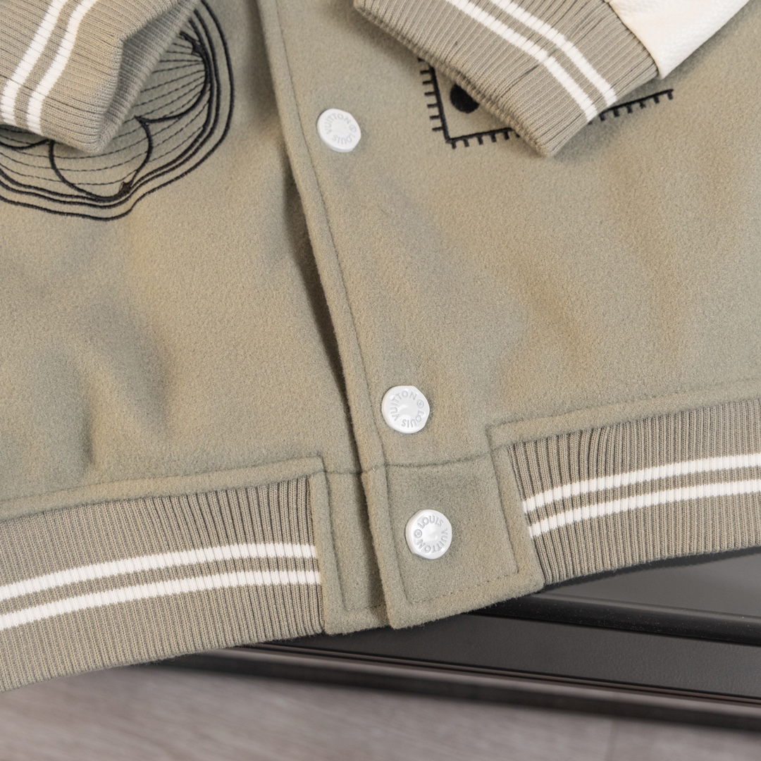 LV Clothing-308