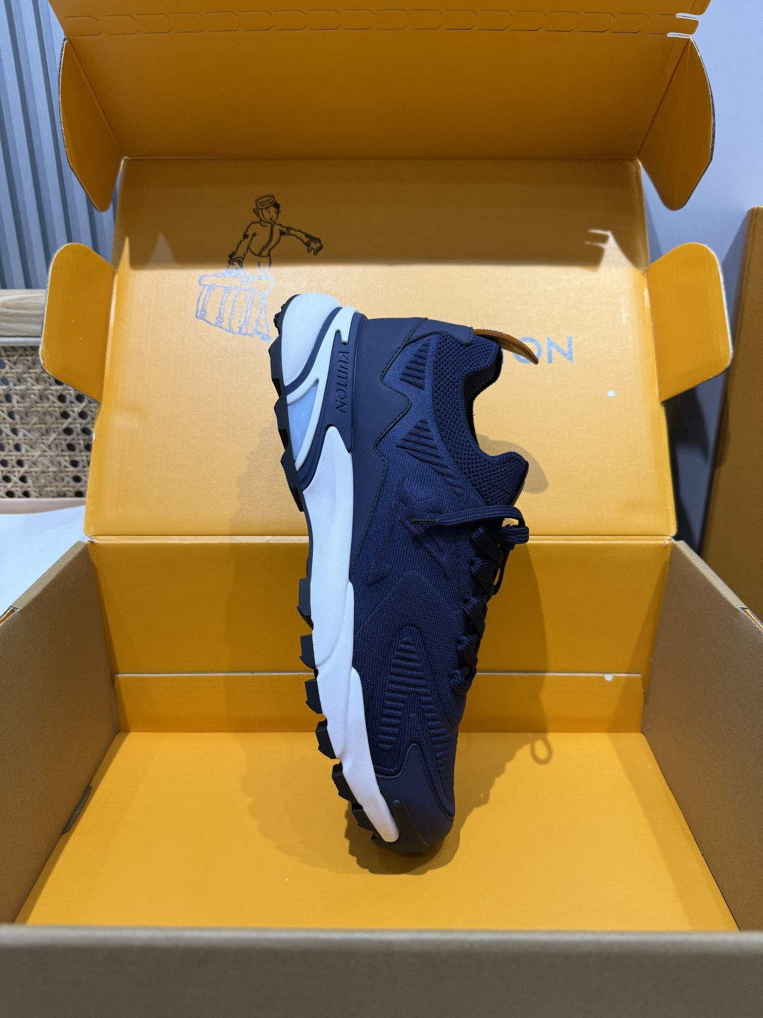 Lv Sneakers-174