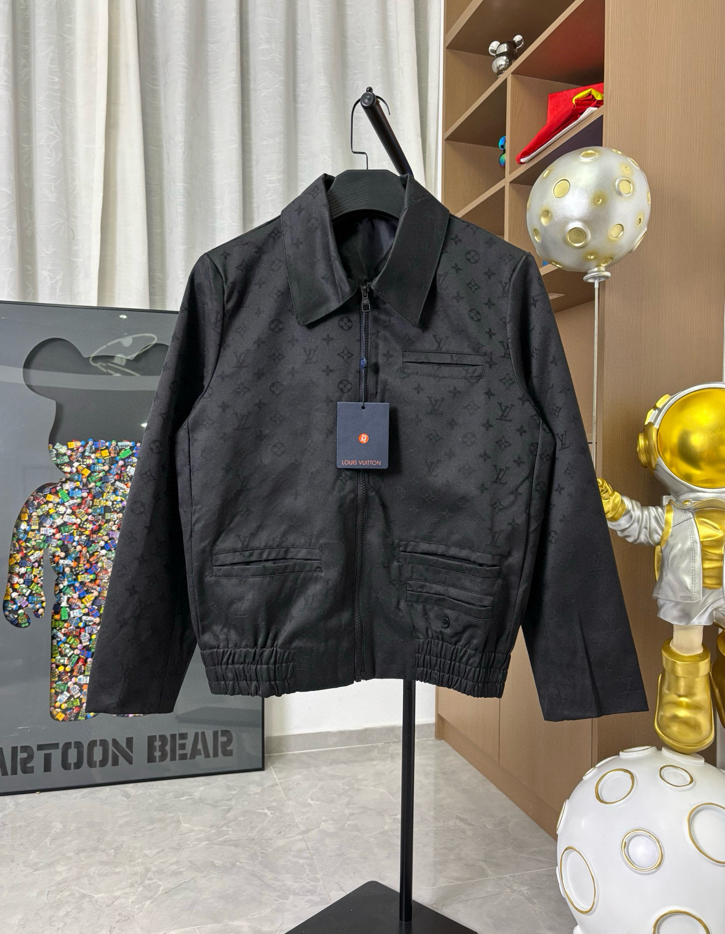 LV Clothing-306