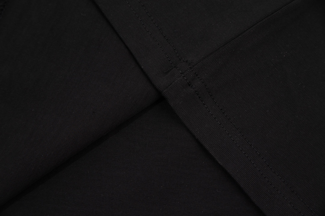 LV clothing-257