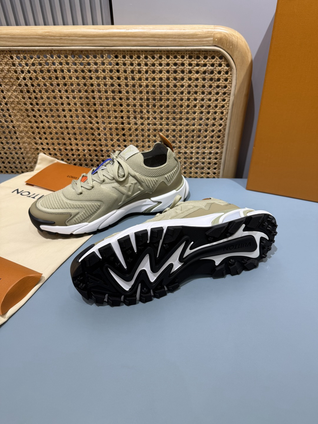 Lv Sneakers-191