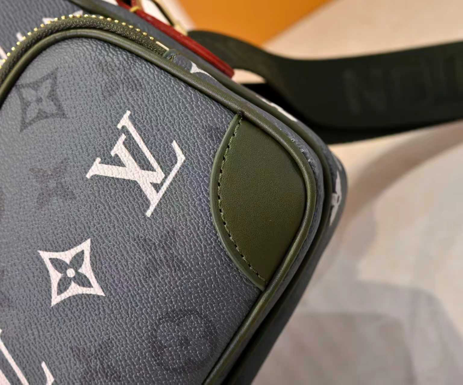 Louis Vuitton bag-135