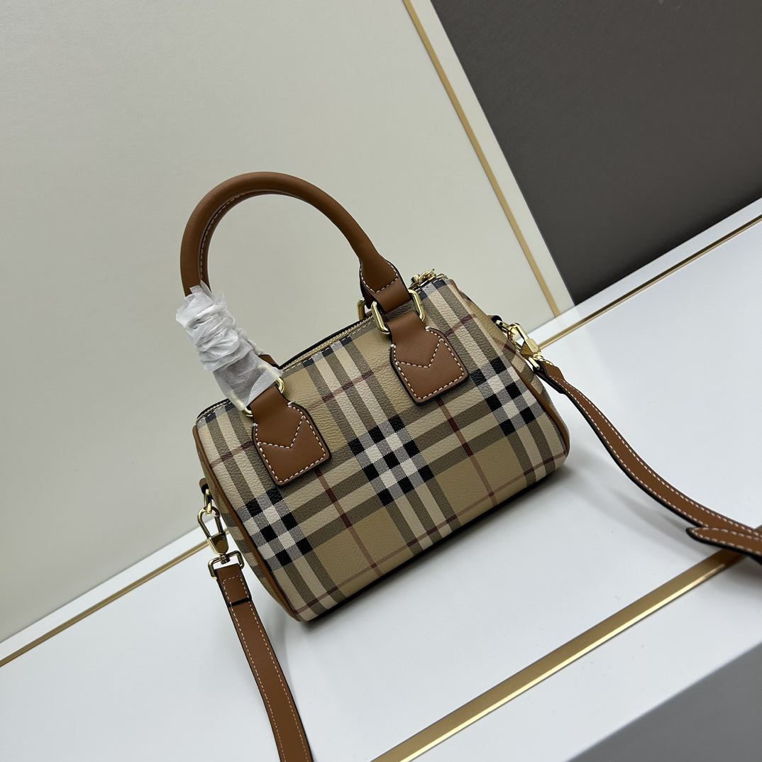 Burberry bag-138