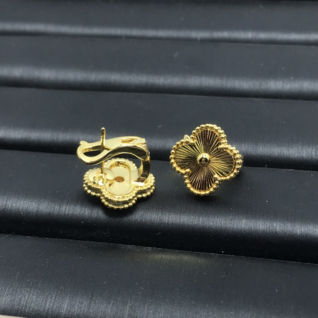Van Cleef & Arpels earring-110