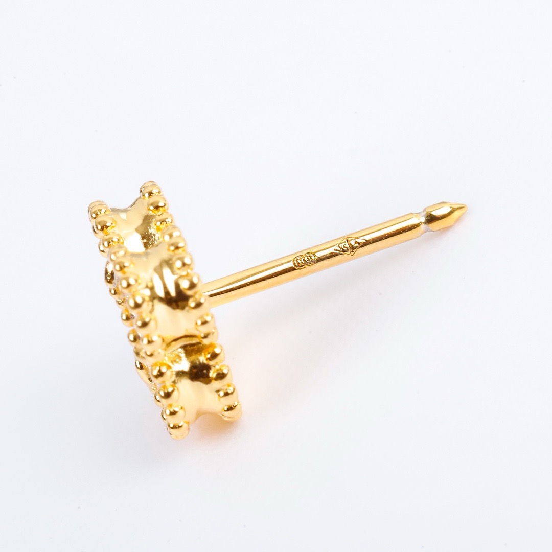 Van Cleef & Arpels earring-80
