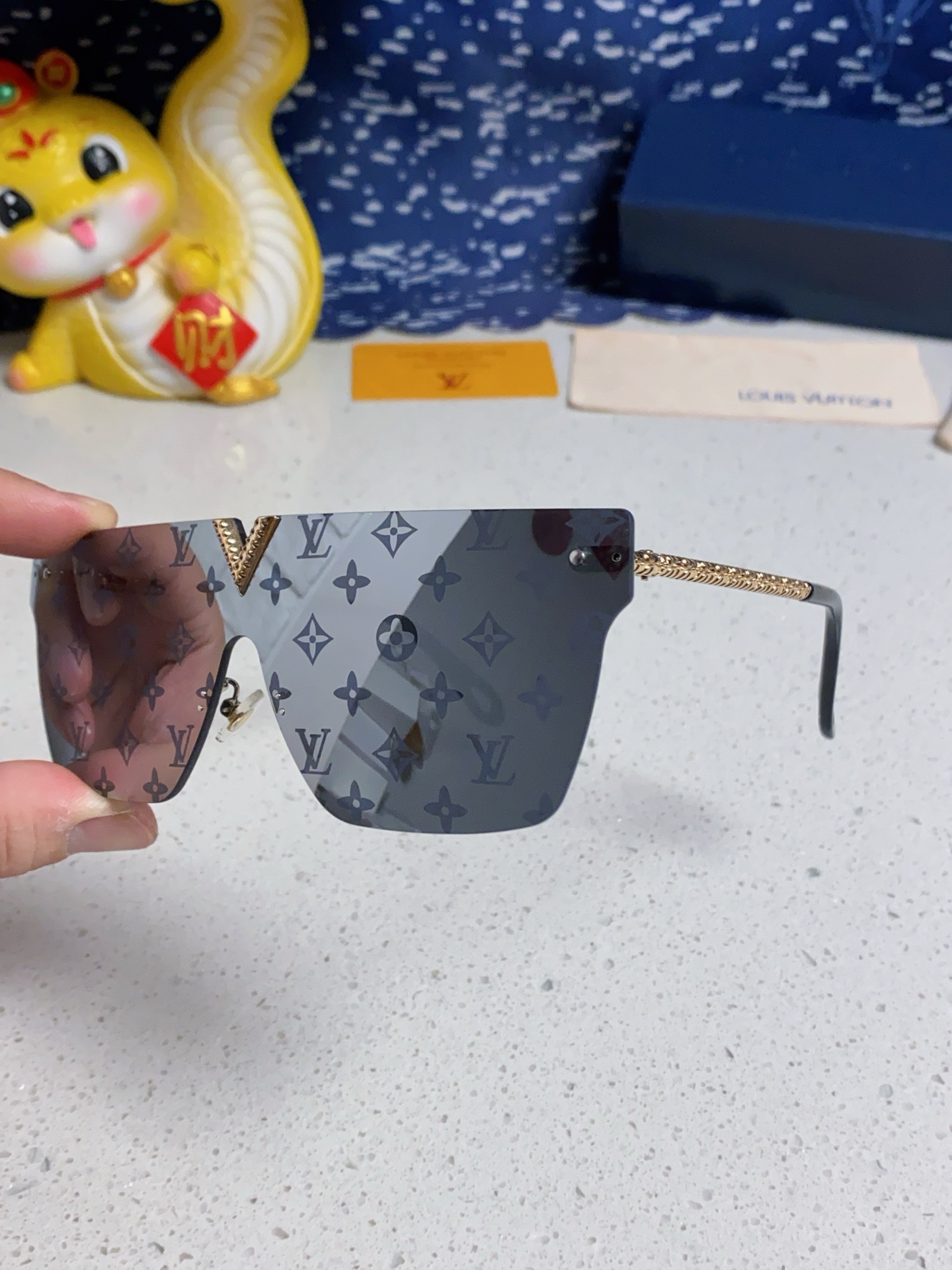LV glasses-36