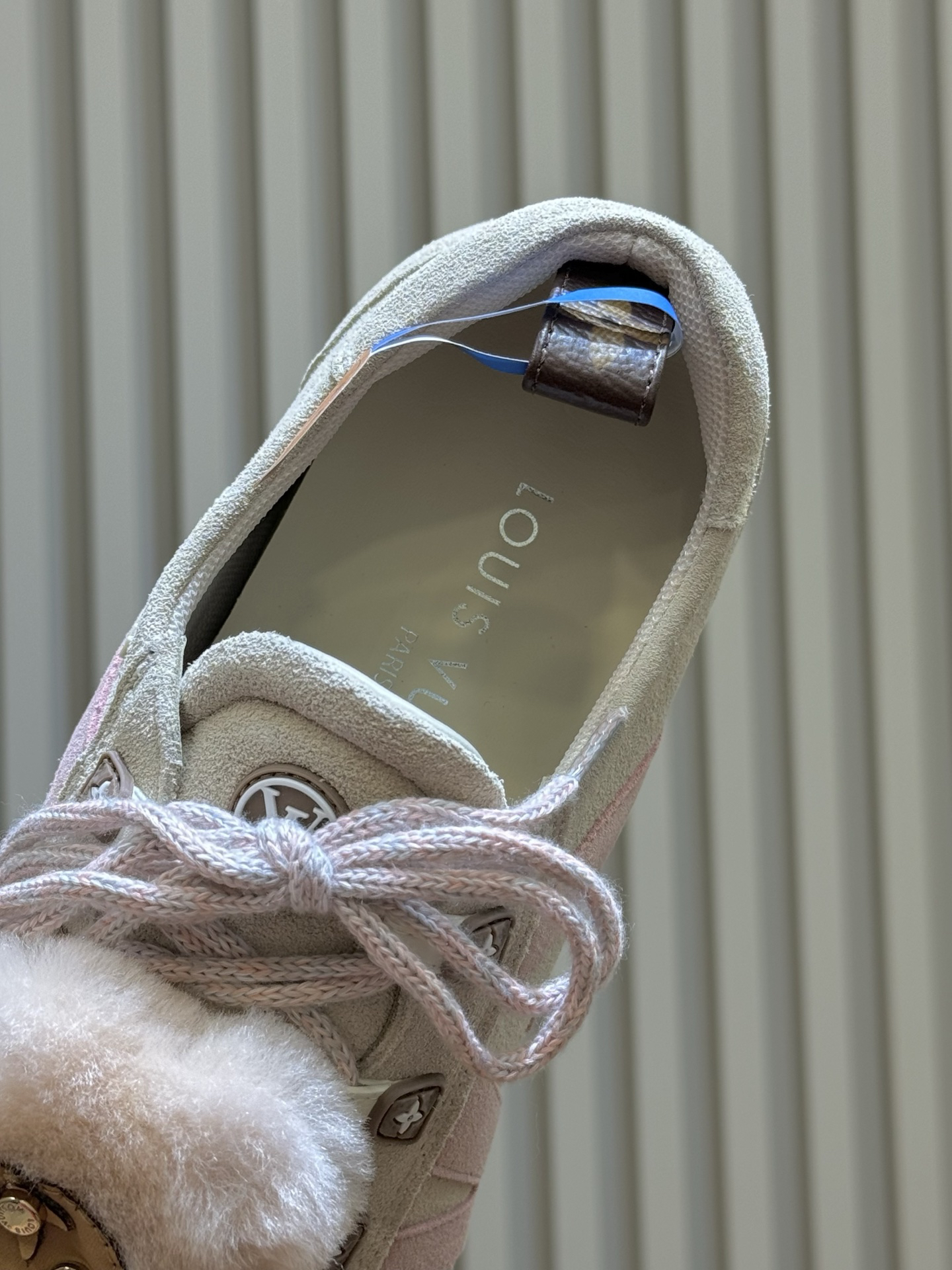 Lv Sneakers-230