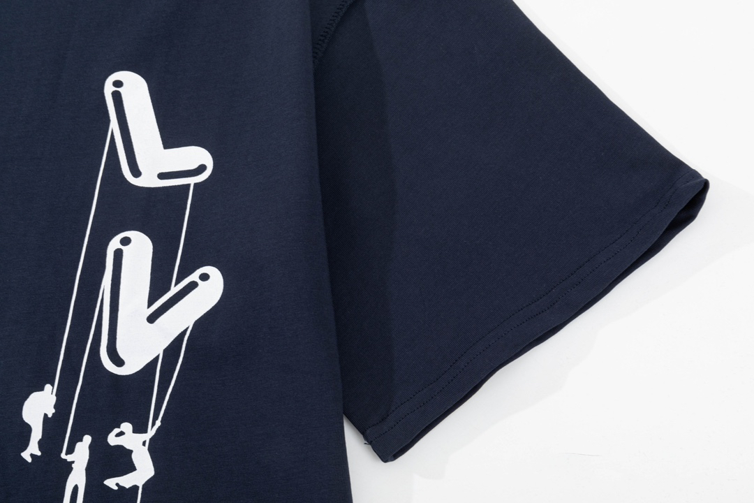 LV clothing-147