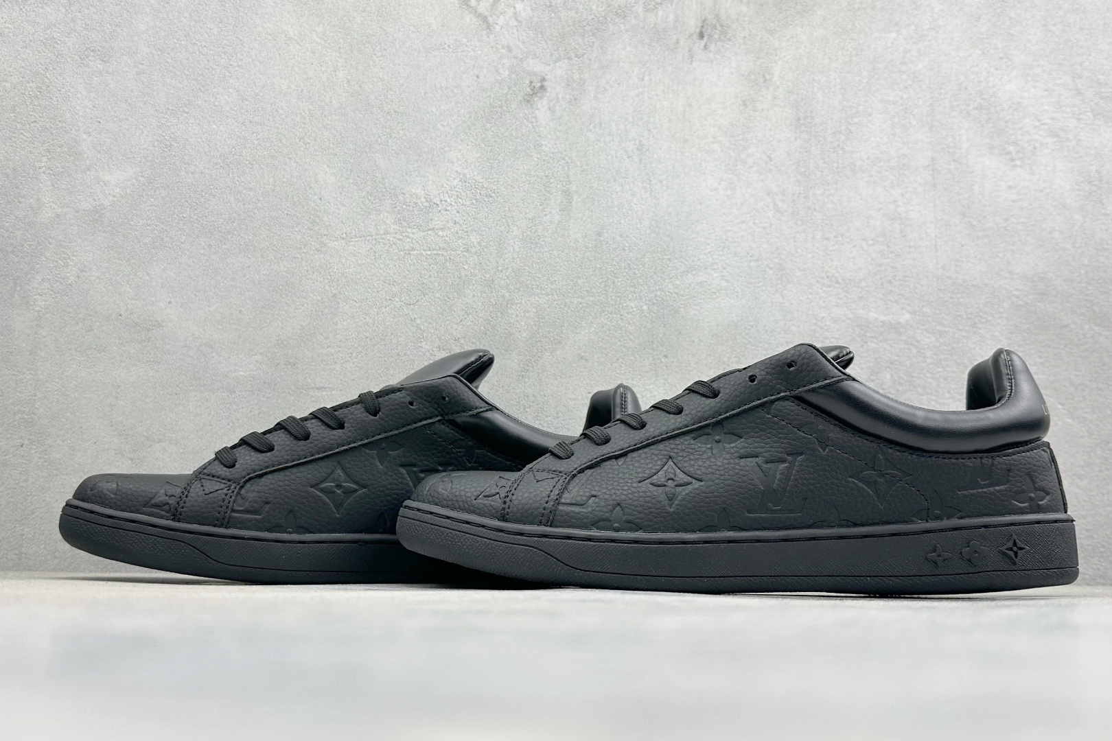Lv Sneakers-253