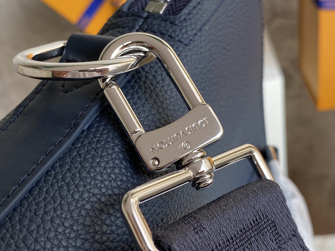 Louis Vuitton M21440 TAKEOFF BRIEFCASE LV Aerogram Cowhide Leather Navy Blue