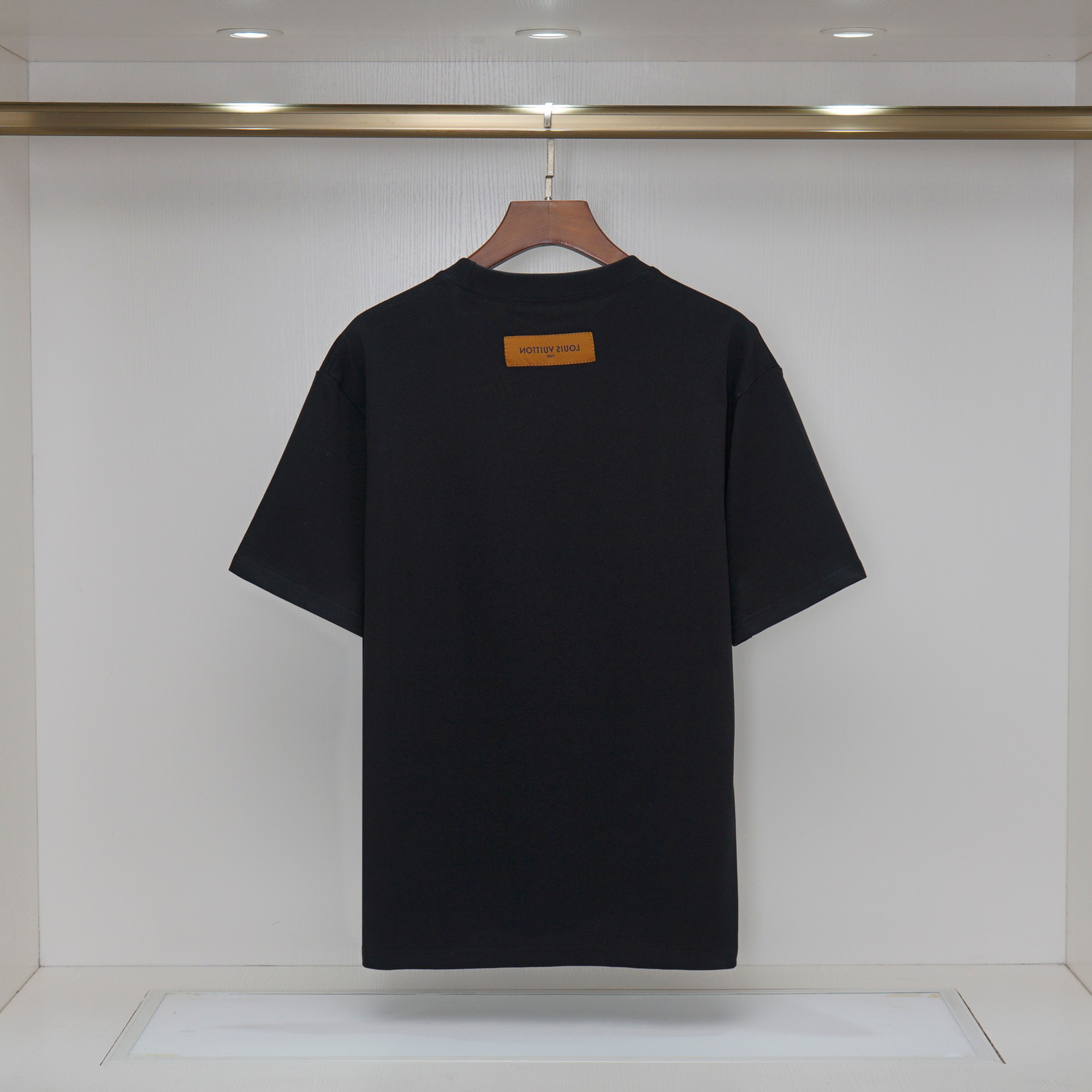 LV clothing-153