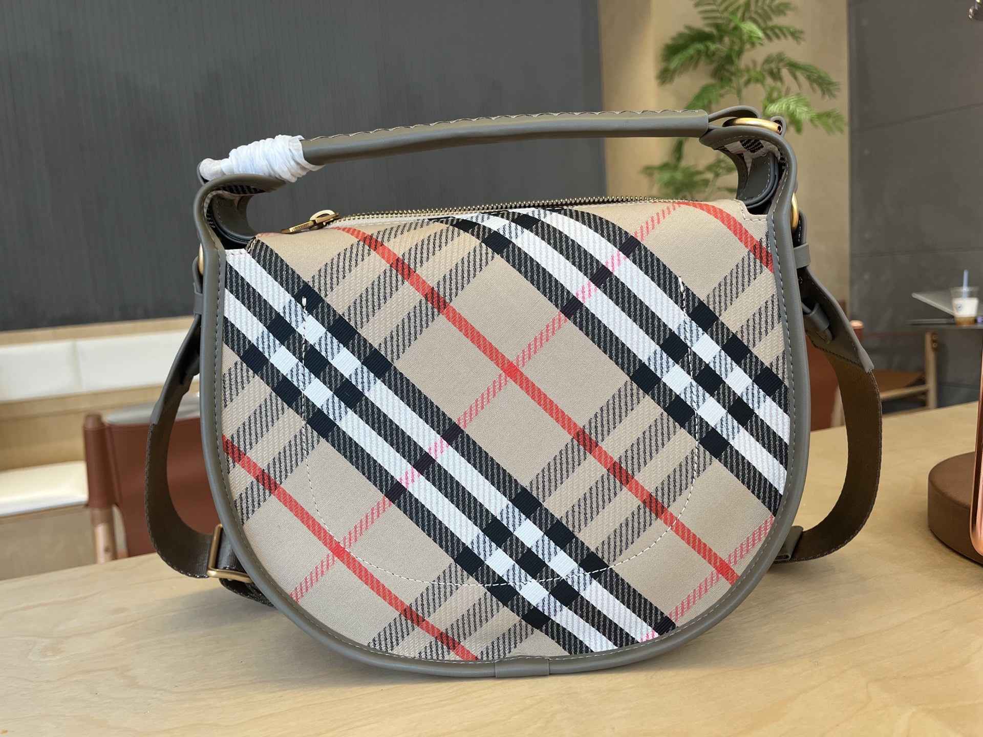Burberry bag-132