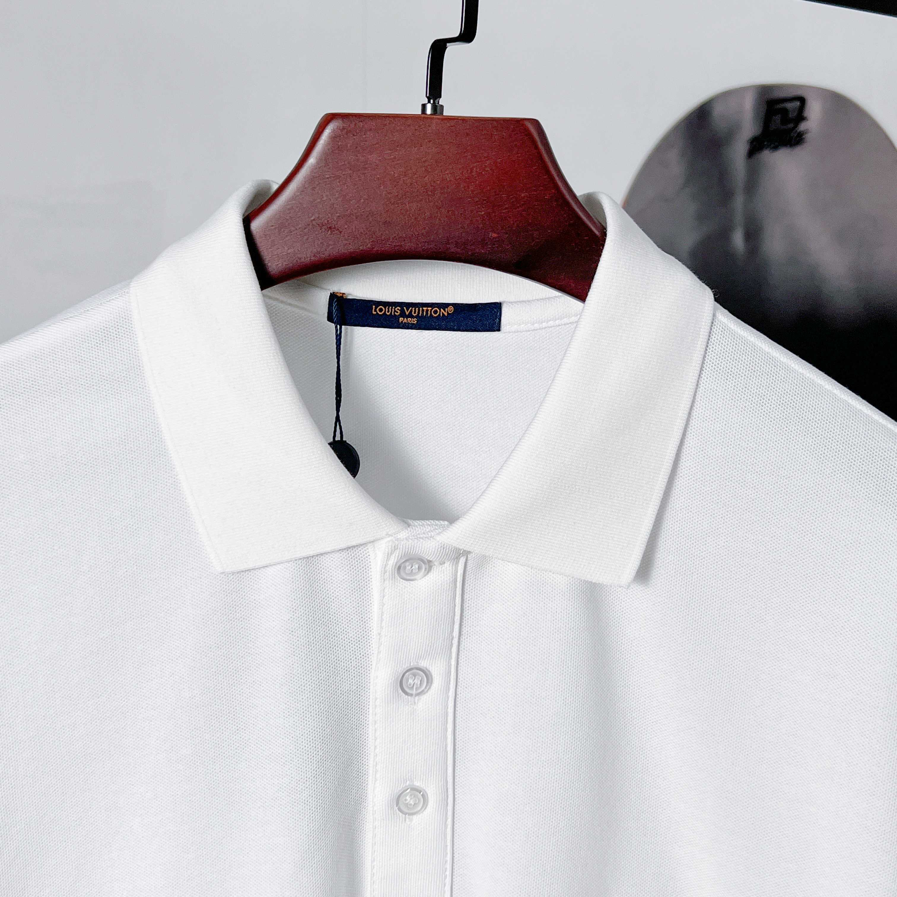 LV clothing-118