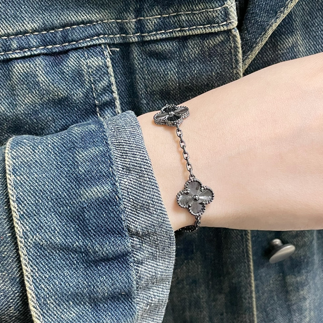 Van Cleef & Arpels Bracelet-87