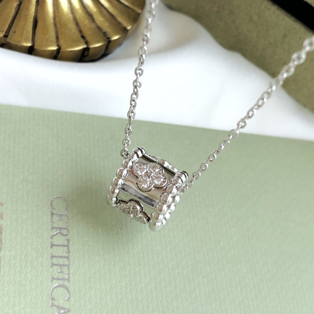 Van Cleef & Arpels necklace-95