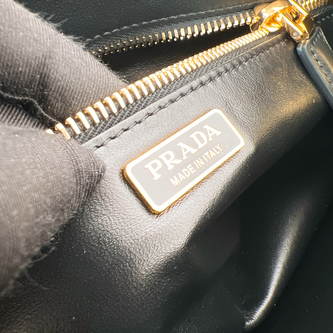 Prada bag-5