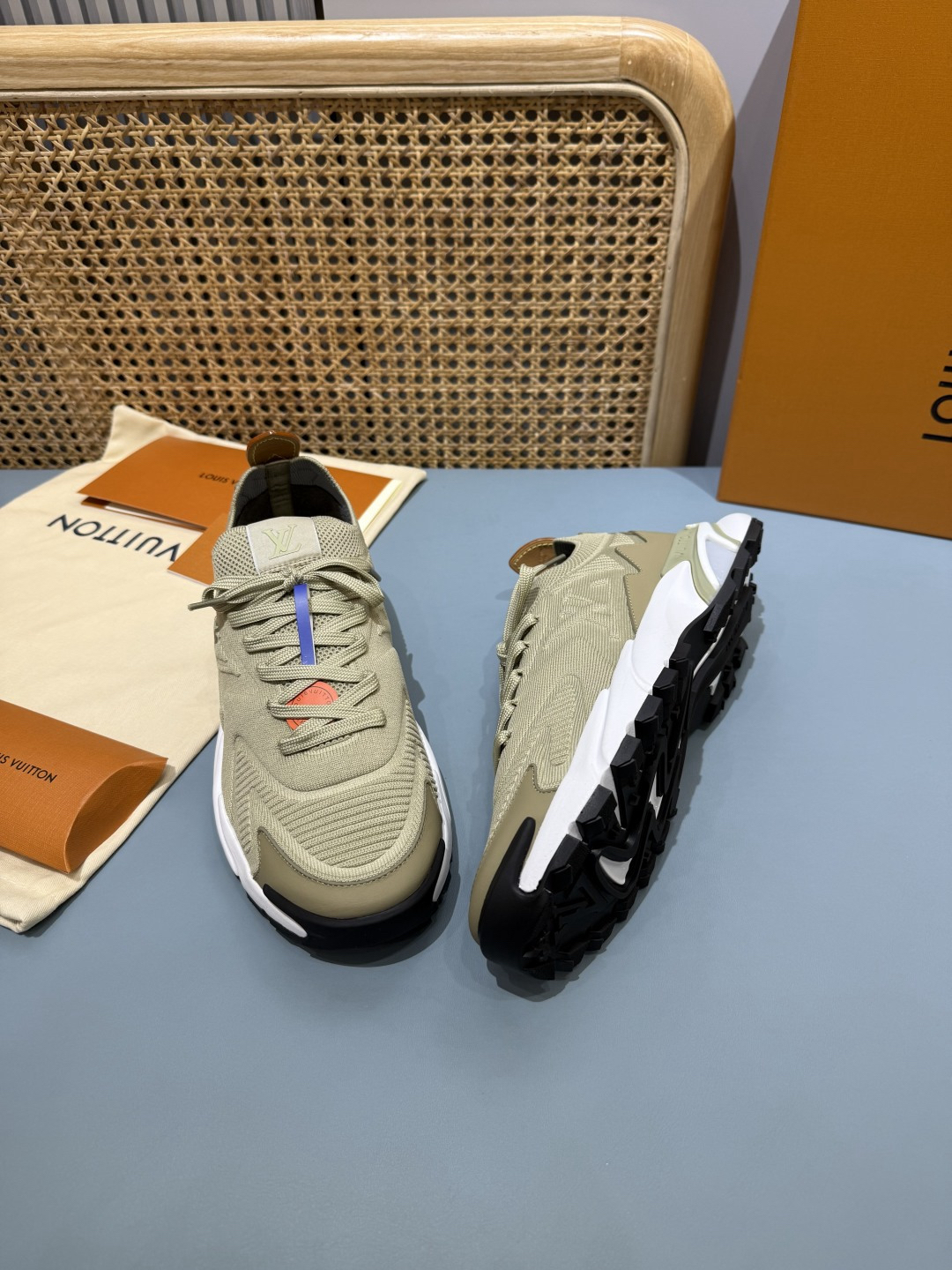 Lv Sneakers-191