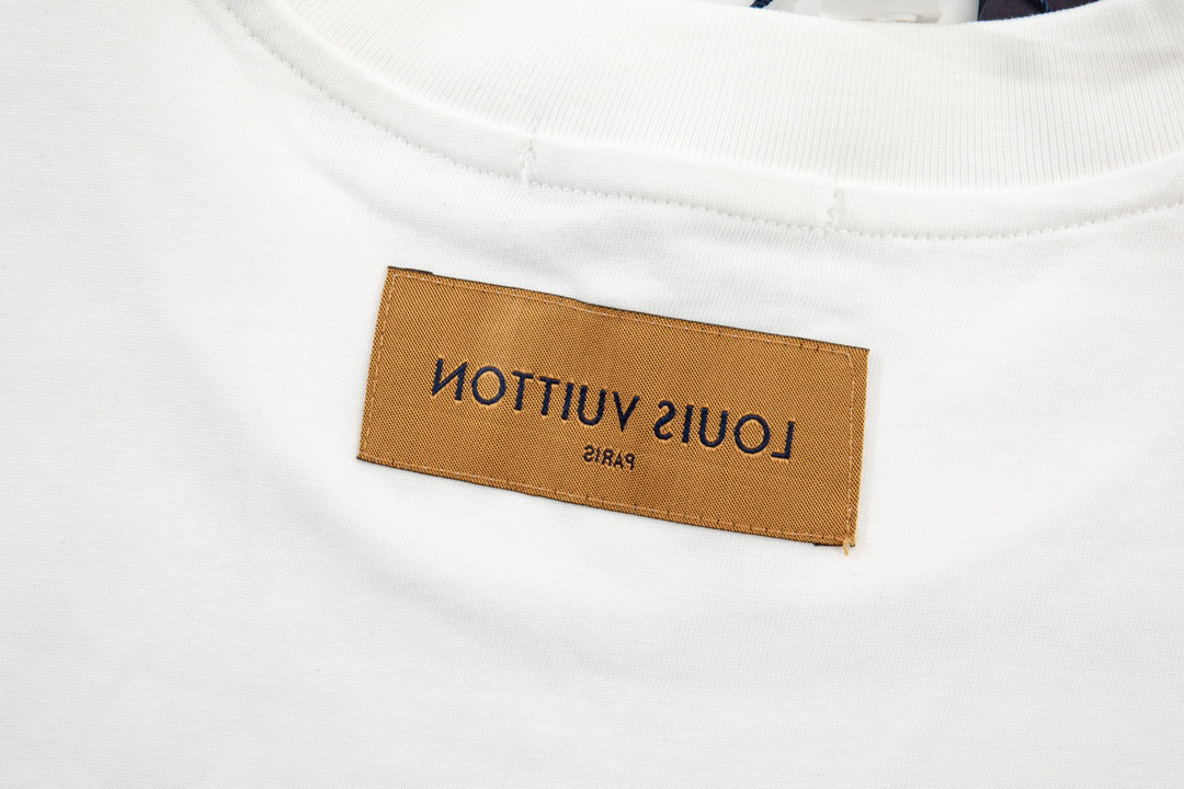 LV clothing-260