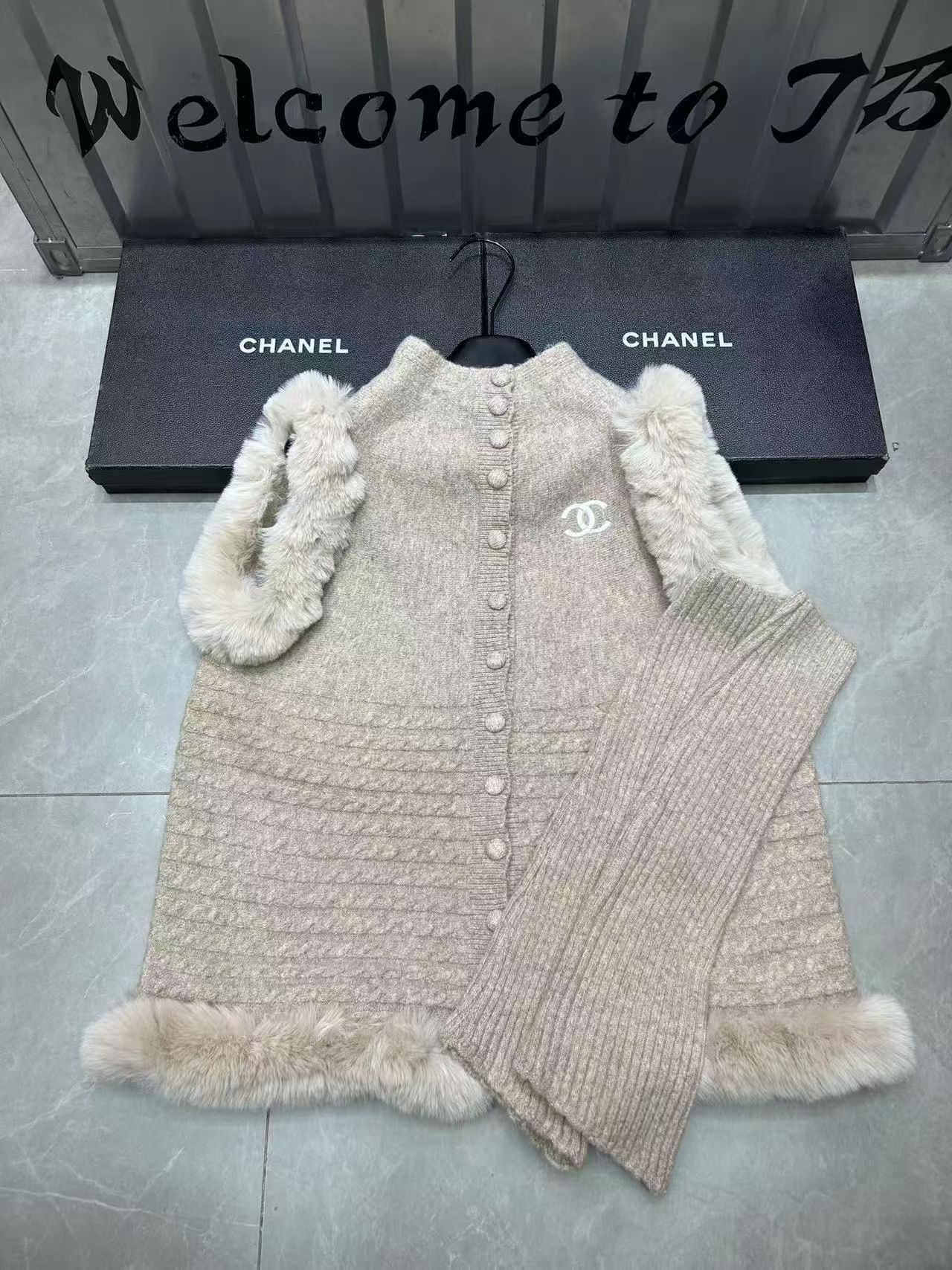 Chanel clothing-113